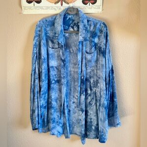 XL oversized blue tie dye button up shirt flannel blouse